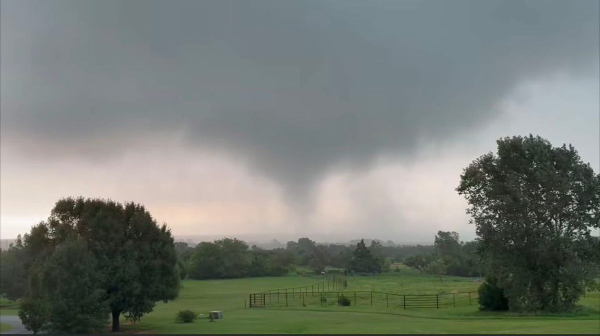 officialJSClark's tweet image. Life update:
Moved into new house. Got some ducks.
Had a tornado touch down half a mile from my pasture.