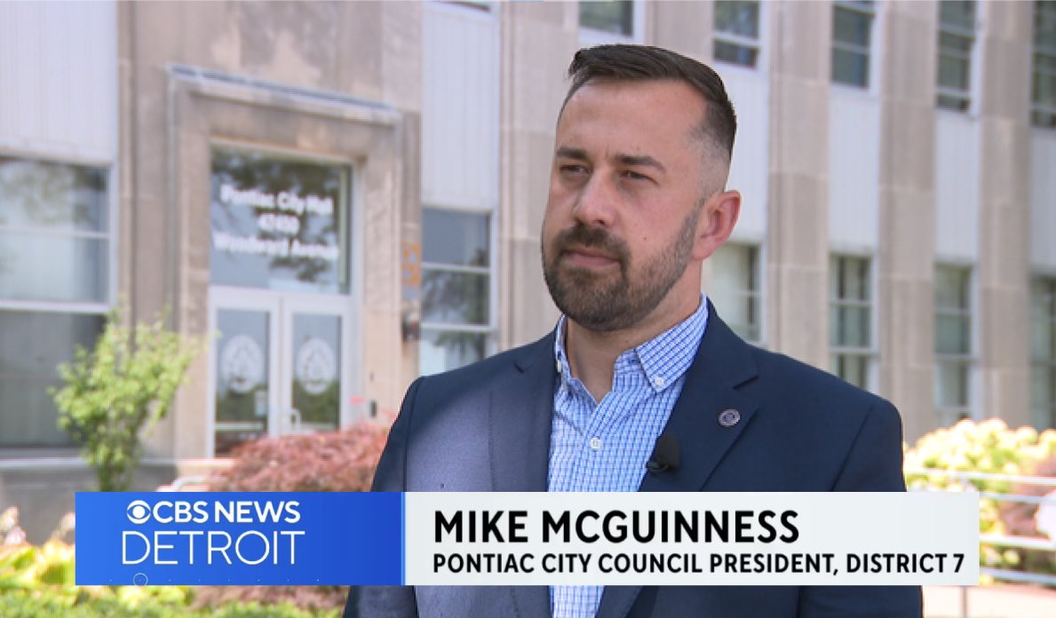 MikeMcGPontiac's tweet image. Mike on the Job: Television news interview action outside Pontiac City Hall.