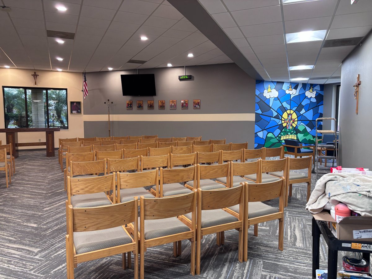 MCC's National Arts Honor Society began creating a mural last school year. The mural is complete and a beautiful addition to the Sullivan Center for Campus Ministry. Thank you to Mrs. Claflin and the students. Excellent work, Hustlers! #mcchustlers