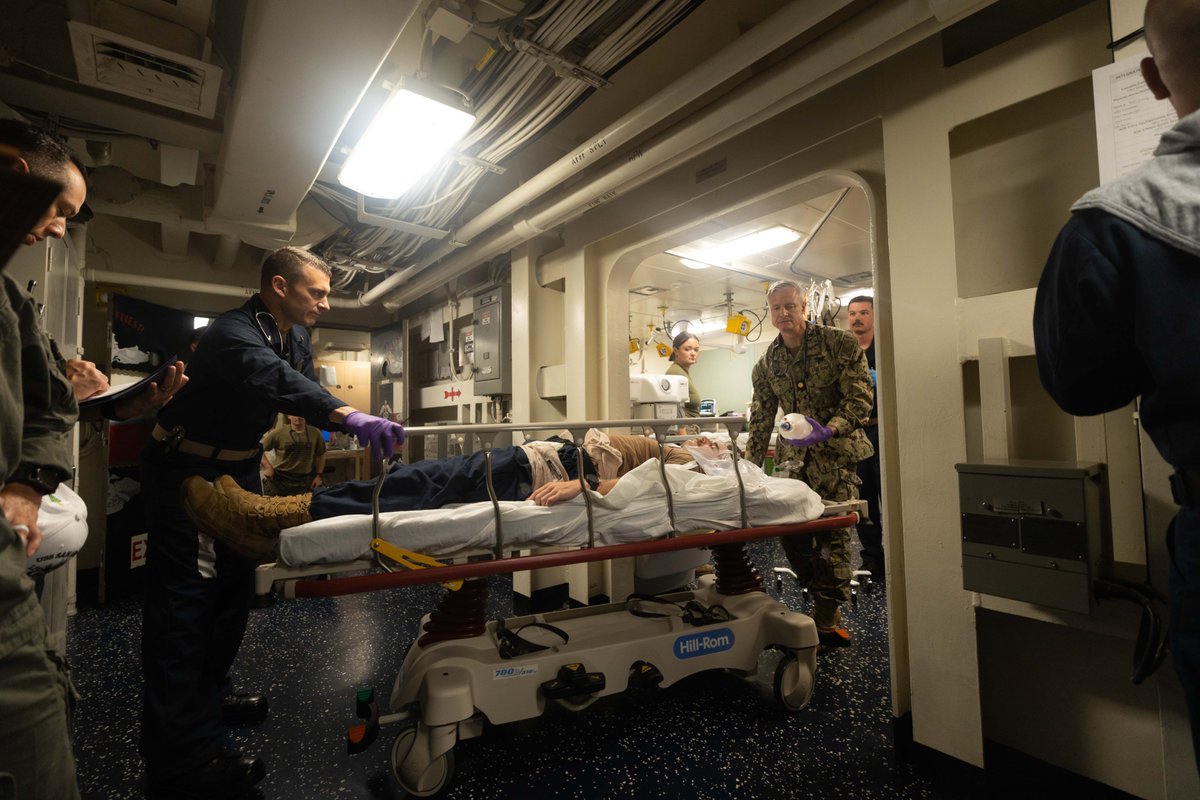 22nd_MEU's tweet image. 💉🩹🩺
@USNavy with the #22ndMEUSOC and the USS San Antonio (LPD 17) treat simulated casualties during a mass casualty exercise as part of COMPTUEX while underway in the Atlantic Ocean.
@USMC 📸 by Cpl. Maurion Moore
