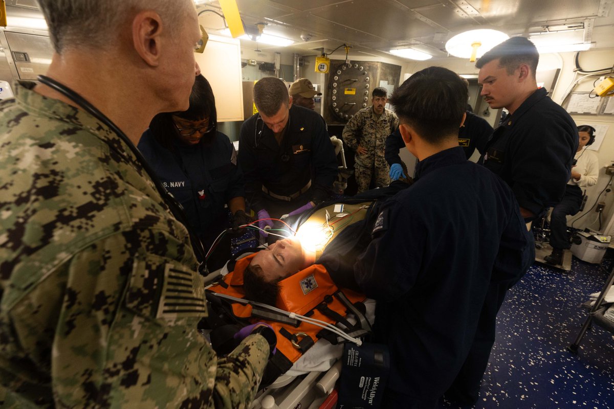 22nd_MEU's tweet image. 💉🩹🩺
@USNavy with the #22ndMEUSOC and the USS San Antonio (LPD 17) treat simulated casualties during a mass casualty exercise as part of COMPTUEX while underway in the Atlantic Ocean.
@USMC 📸 by Cpl. Maurion Moore