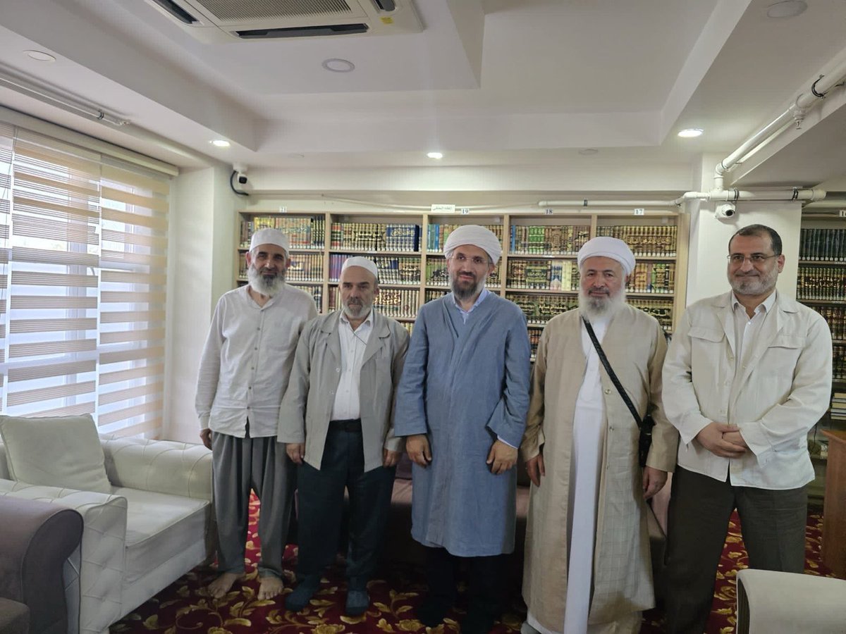 Seydalarımızdan oluşan heyet, birçok hafız yetiştiren Kur’ân hadimi Kâmil Şenocak Hoca’nın vefatı münasebetiyle oğlu İhsan Şenocak Hoca’ya taziye ziyaretinde bulundu.