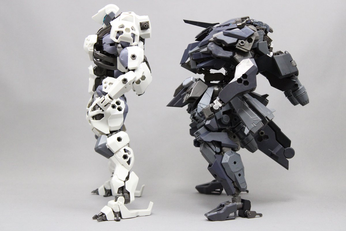 fortresshum's tweet image. 人型機恒例行事、サイズ比較。

ブイトールと比べるとこんな感じ。
段々と自前の人型機も大型化の道を歩んでいる。
今回は過去一番の大型機になっています。

ブイトールの全高は超えないという自己ルールは死守。
かつてはバルクアームを基準にしていましたがそちらは撤廃しました。