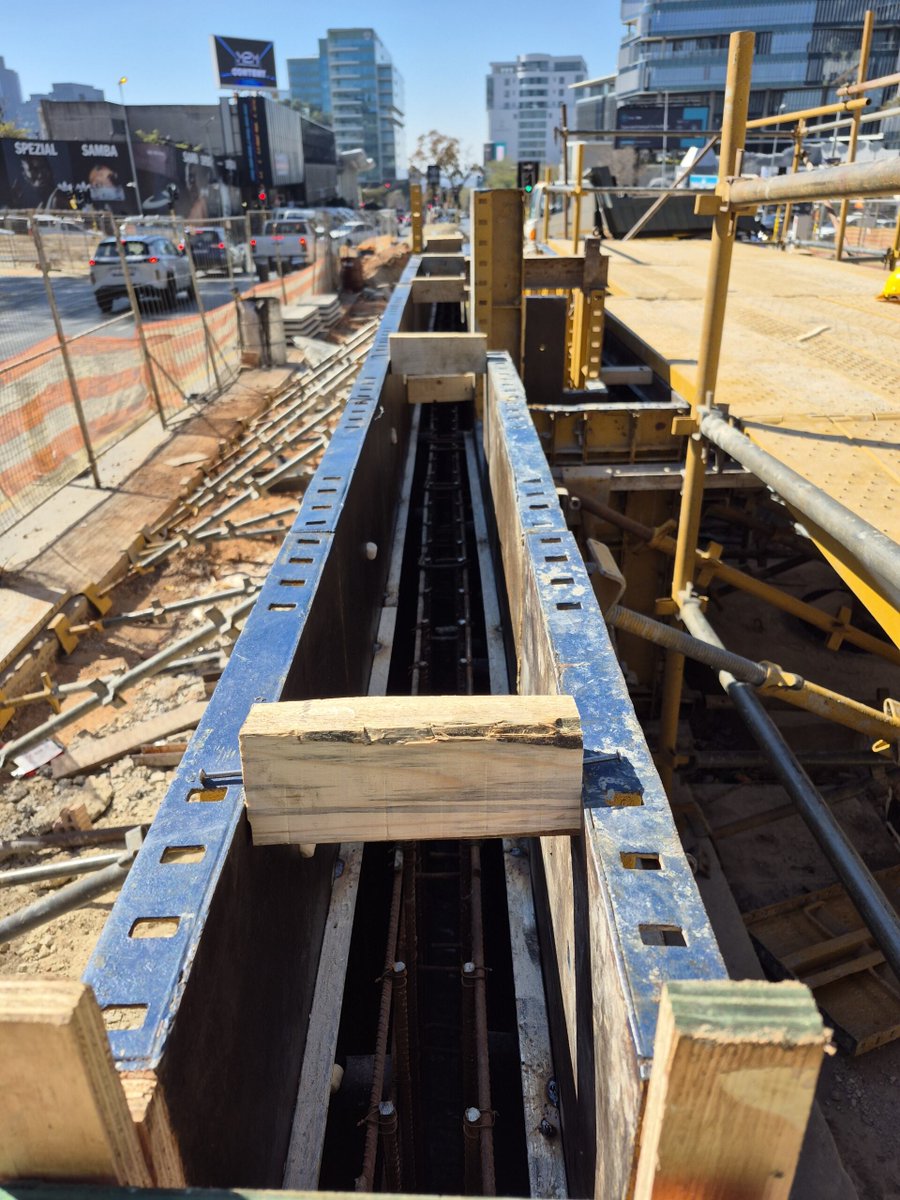JDA_joburg's tweet image. 🚧 Rea Vaya Phase 1C | Sandton Station Construction Update 🛠️
Work continues at full pace as @ReaVayaBus the construction of the Phase 1C stations progresses in the heart of Sandton! Here’s what’s happening on-site this week:
🔹 Stripping formwork for Ramp 2 walls
🔹…