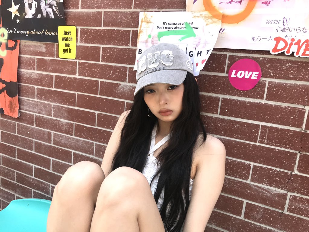 IVEstarship_JP's tweet photo. Be AlrightのMVが公開されたよ🫰⟡.·*.
まだみてないDIVEはからあげ〜!!

#IVE #アイヴ #아이브
#REI #レイ #레이 https://t.co/nuVWCH0Ktc