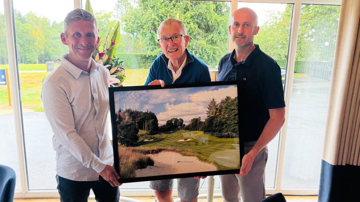 Yesterday Chair of Green, Simon Bolam and Course Manager, Mark Crossley presented member Geoff Davison with a photo of the clubs 9th Hole in recognition of his 19 years service on the greens committee. 

Thank you Geoff 🙏