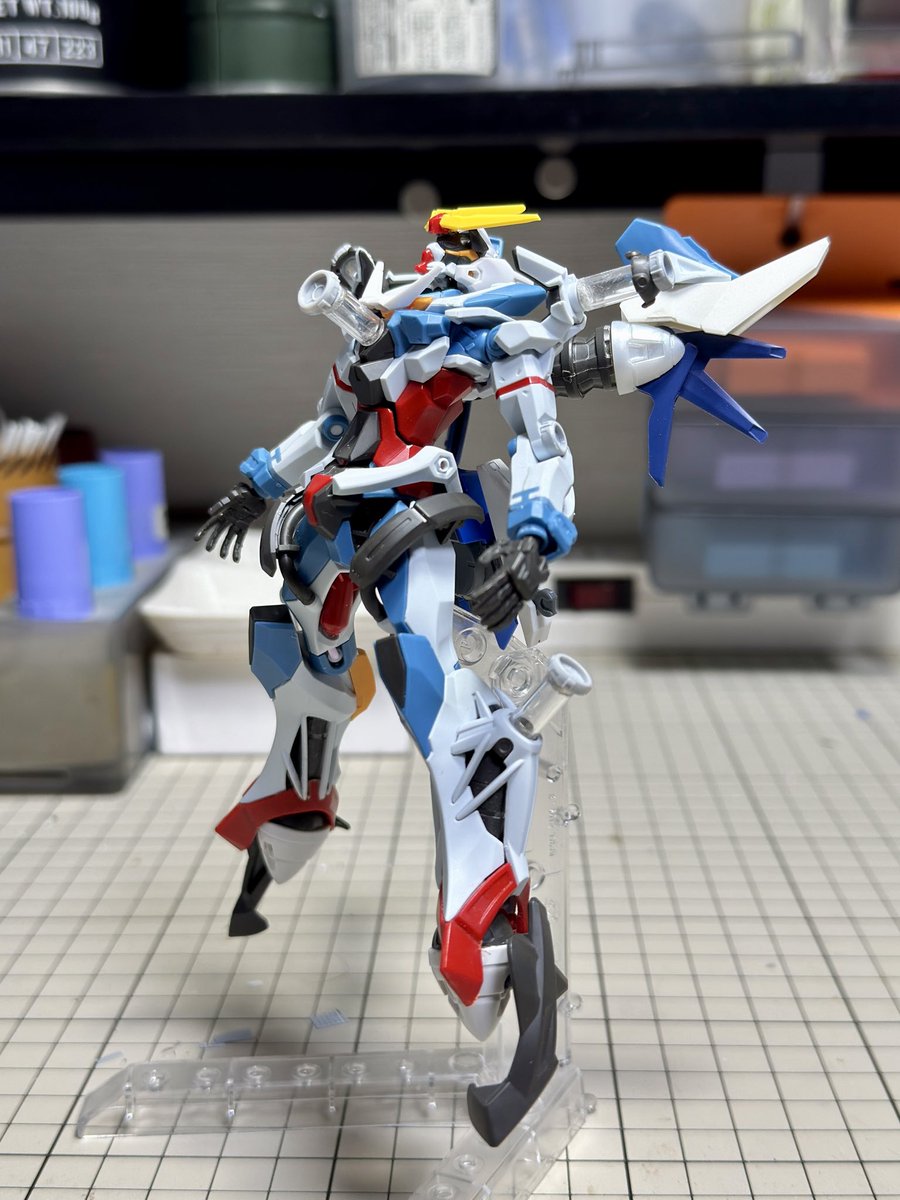 クアンタムバースト形態
露出したコンデンサーを透明プラパイプで製作しました。