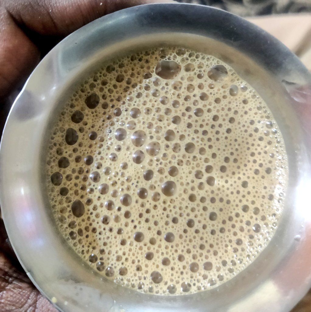 Sathya_N_T's tweet image. ಸಂಜೆಯ ಮಳೆಯಲಿ ಮನೆಗೆ ಬಂದಂತೆ ಸಿಗುವ ಆ ಸೂಪರ್ ಸ್ಟ್ರಾಂಗ್ ಫಿಲ್ಟರ್ ಕಾಫಿಗೆ ಸಾಟಿಯಿಲ್ಲ 👌🏼#monsoonvibes