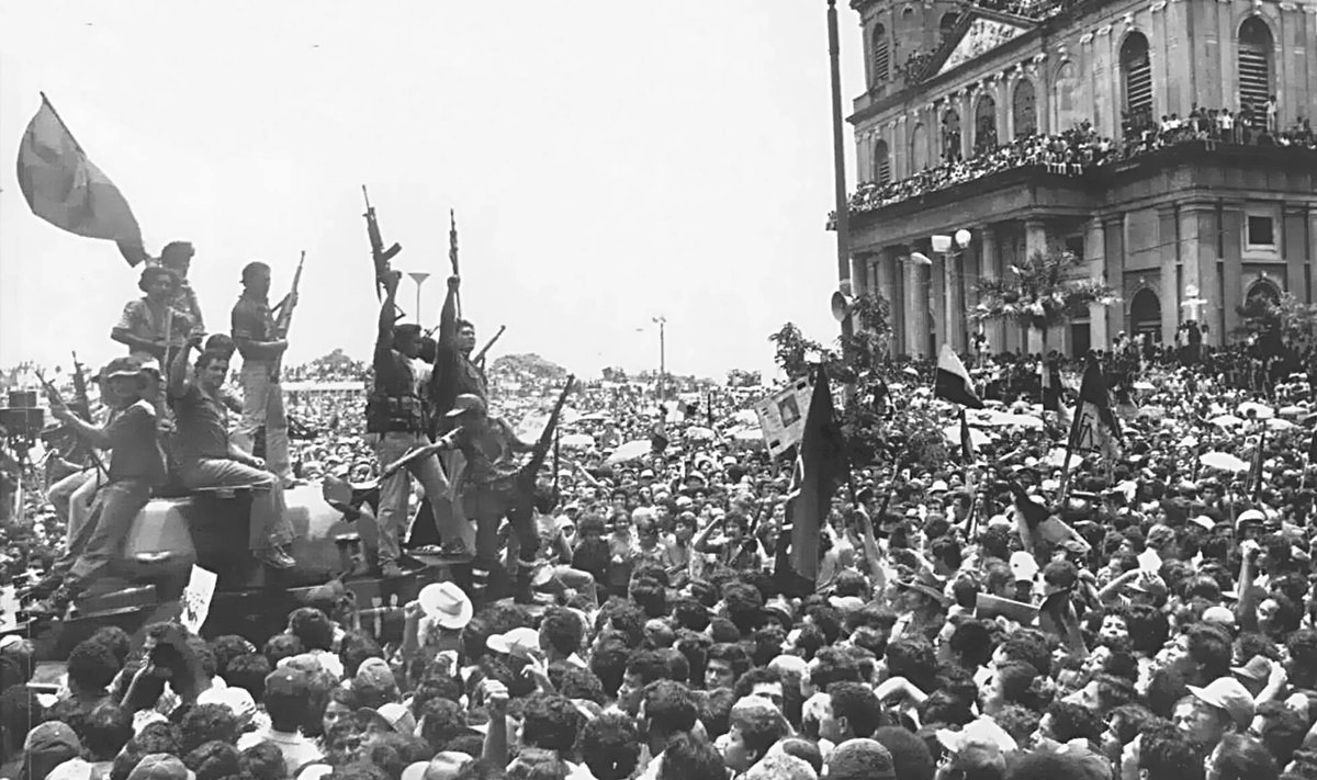 TheHistoryOfSo1's tweet image. Forces of the Sandinista National Liberation Front (FSLN) entered the Nicaraguan capital of Managua on July 17, 1979, forcing the country's dictator, Anastasio Somoza, to resign and flee the country. #OTD #Nicaragua #FSLN #Sandinista