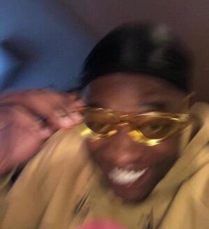 vuhsaachi's tweet image. when ur having a bad day and fine shyt randomly sends you 10+ attachments