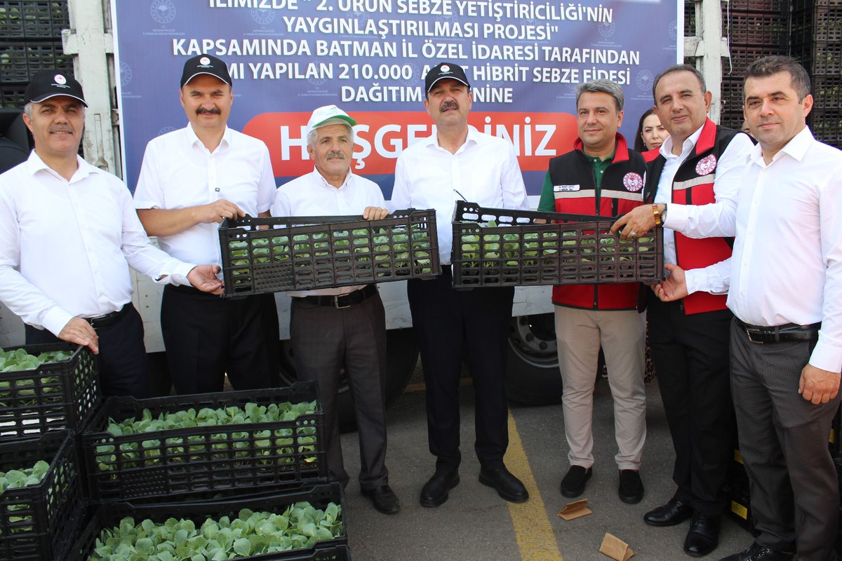 BATMAN İL TARIM VE ORMAN MÜDÜRLÜĞÜ (@batmantarim72) on Twitter photo Sayın Valimizin himayelerinde, İl Özel İdaresi’nin destekleriyle İlimizde İkinci Ürün Sebze Yetiştiriciliğinin Yaygınlaştırılması Projesi kapsamında 210 bin adet sebze fidesi dağıtıldı.
HABER: batman.tarimorman.gov.tr/Haber/690/Ikin…
<a href="/TCTarim/">T.C. Tarım ve Orman Bakanlığı</a> <a href="/ibrahimyumakli/">İbrahim Yumaklı</a>
<a href="/batmanvaliligi/">Batman Valiliği</a> <a href="/MehmetA25016710/">Mehmet Aydın</a> Sayın Valimizin himayelerinde, İl Özel İdaresi’nin destekleriyle İlimizde İkinci Ürün Sebze Yetiştiriciliğinin Yaygınlaştırılması Projesi kapsamında 210 bin adet sebze fidesi dağıtıldı.
HABER: batman.tarimorman.gov.tr/Haber/690/Ikin…
<a href="/TCTarim/">T.C. Tarım ve Orman Bakanlığı</a> <a href="/ibrahimyumakli/">İbrahim Yumaklı</a>
<a href="/batmanvaliligi/">Batman Valiliği</a> <a href="/MehmetA25016710/">Mehmet Aydın</a>
