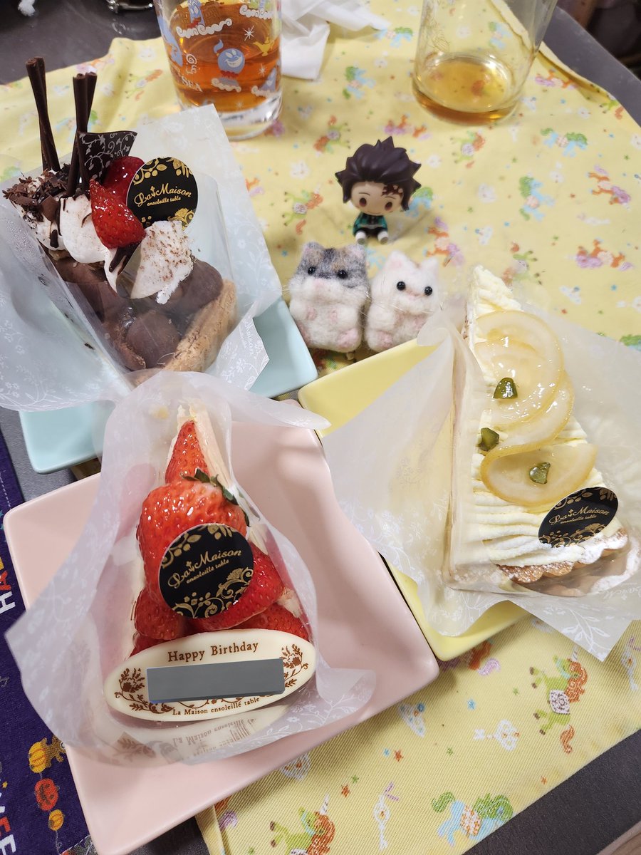 ayumuLOVEmama's tweet image. ハッピーバースデー息子🎂
今年はちょっと良い肉で
息子の好きな
すき焼きしました。
お年寄りには良い肉は
ちょっと胃にくるなぁ🤣
ケーキはタルトがよいって
言うのでいちごあったので🍓