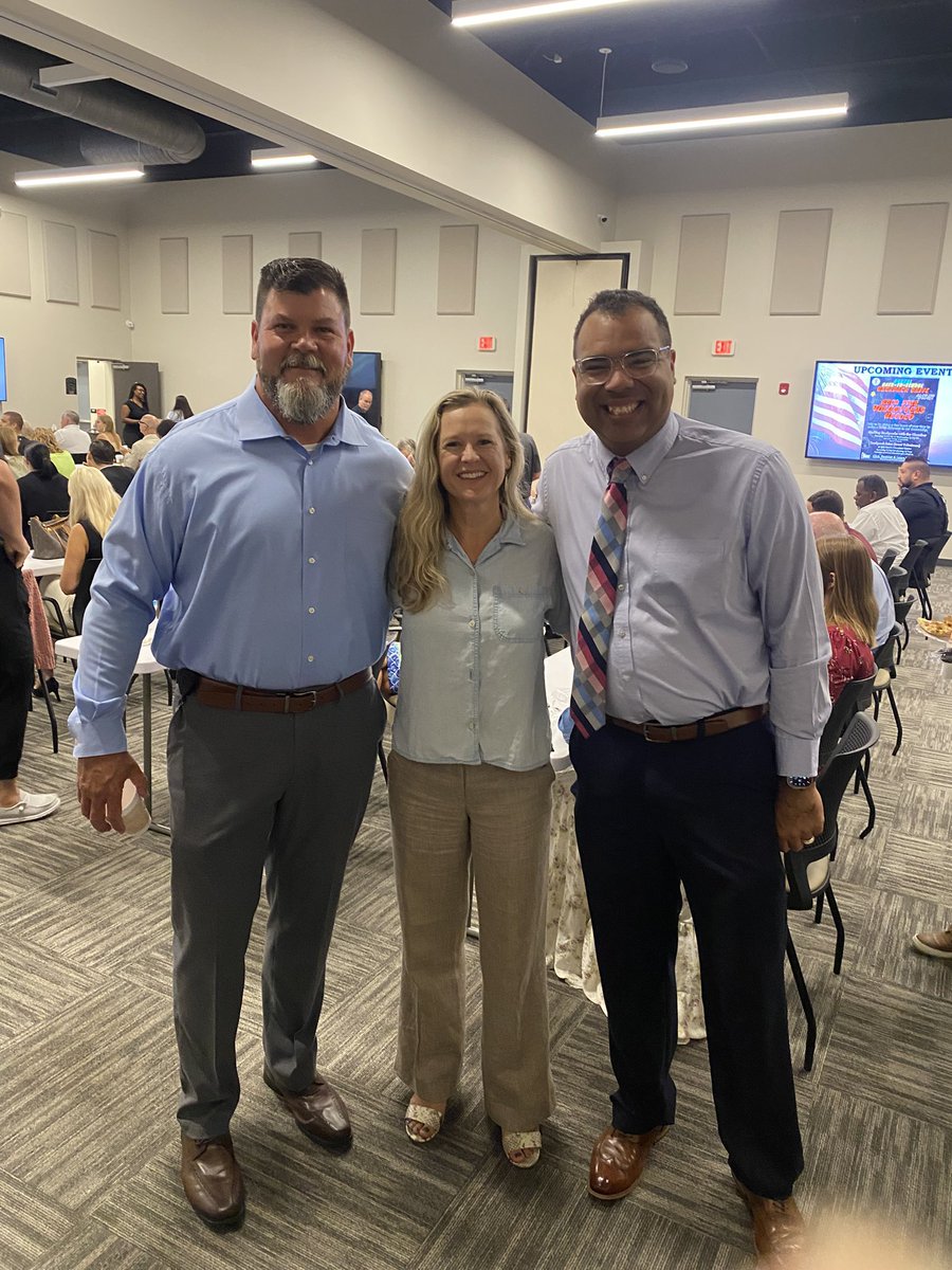LindsayCrossFL's tweet image. Great to be in #PinellasPark for the #chamberbreakfast; scholarships were awarded & we discussed the upcoming backpack drive. I was happy to share a session recap, incl the $750,000 appropriation for the city to prevent flooding, property damage and health risks from hurricanes.