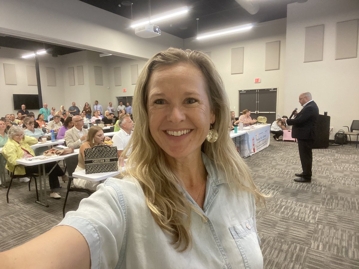 LindsayCrossFL's tweet image. Great to be in #PinellasPark for the #chamberbreakfast; scholarships were awarded & we discussed the upcoming backpack drive. I was happy to share a session recap, incl the $750,000 appropriation for the city to prevent flooding, property damage and health risks from hurricanes.