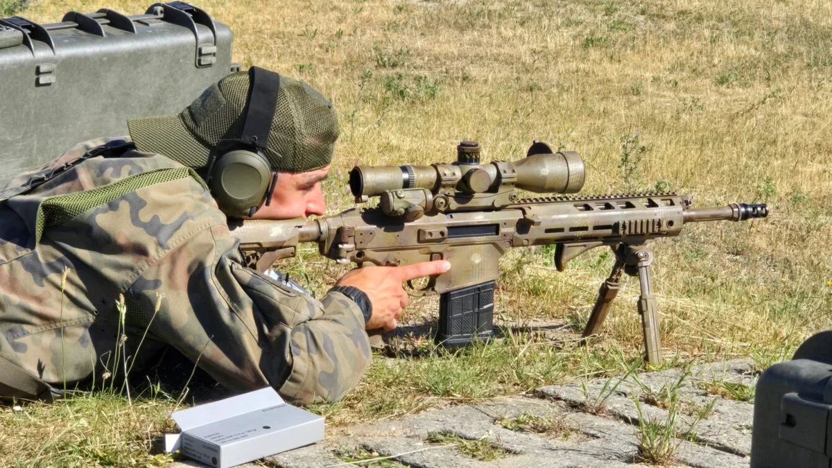 DGeneralneRSZ's tweet image. 6 Brygada Powietrznodesantowa przeprowadziła pierwszy kurs dla strzelców wyborowych Wojska Polskiego z wykorzystaniem samopowtarzalnych, precyzyjnych karabinów SpKW/D Grot (Grot 7,62N) 🎯 dostarczanych przez Fabrykę Broni „Łucznik” - Radom.
📷 Jakub Link-Lenczowski
@MON_GOV_PL…