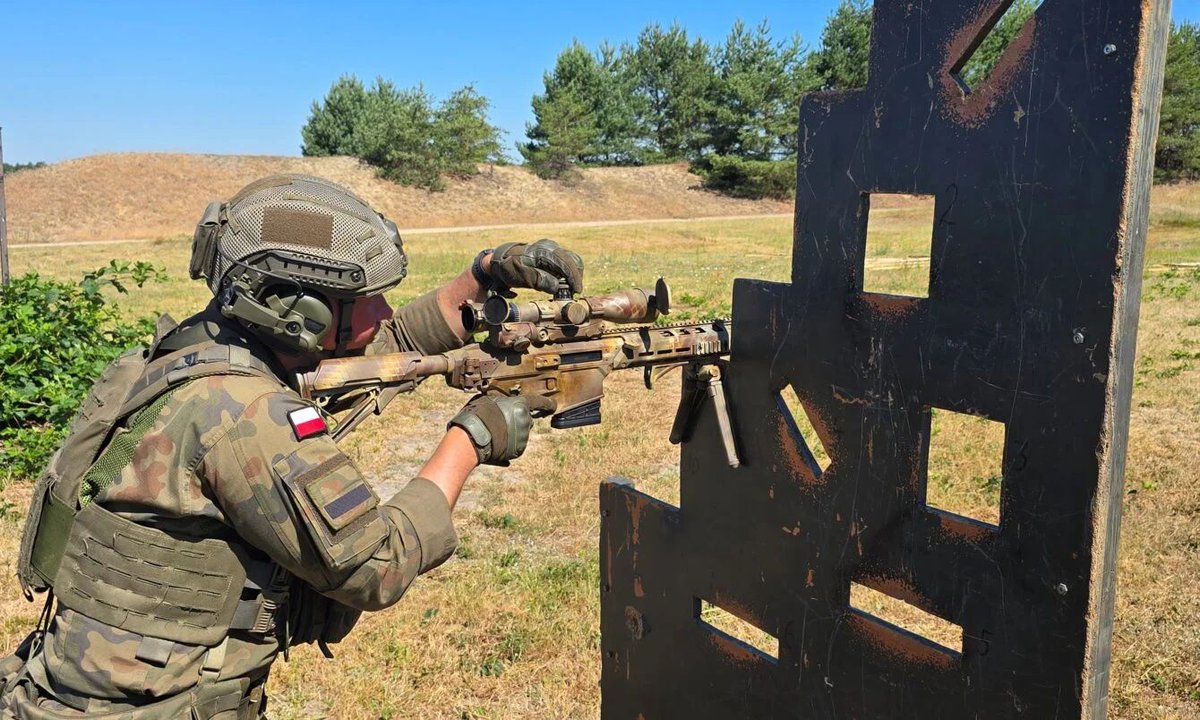 DGeneralneRSZ's tweet image. 6 Brygada Powietrznodesantowa przeprowadziła pierwszy kurs dla strzelców wyborowych Wojska Polskiego z wykorzystaniem samopowtarzalnych, precyzyjnych karabinów SpKW/D Grot (Grot 7,62N) 🎯 dostarczanych przez Fabrykę Broni „Łucznik” - Radom.
📷 Jakub Link-Lenczowski
@MON_GOV_PL…