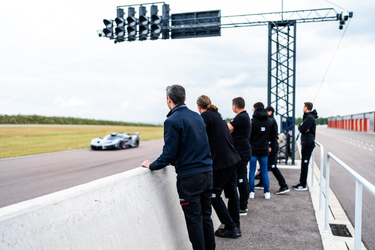 Bugatti's tweet image. Extreme performance meets expert precision.
BOLIDE owners can now enjoy certified trackside support, thanks to BUGATTI’s specialized training program for Bolide Center technicians.
From private handovers to full race prep, it is an experience like no other.
#BUGATTI #BOLIDE
–…