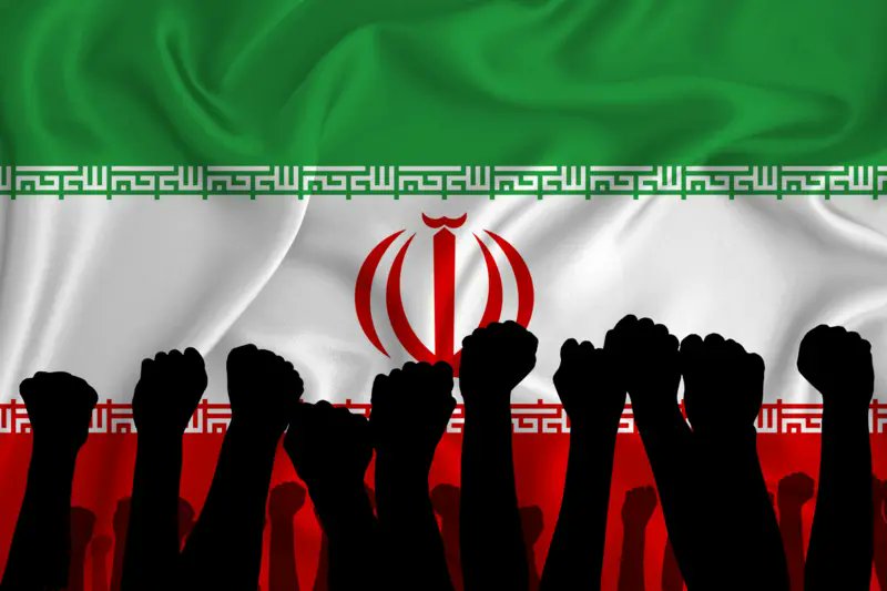 ایران
از دل آتش سربلند کرد،
تو محاصره قد کشید،
و حالا با غرورش،
تاریخ رو بازنویسی می‌کنه.
#بیچاره_میشوید
#مشت_کوبنده