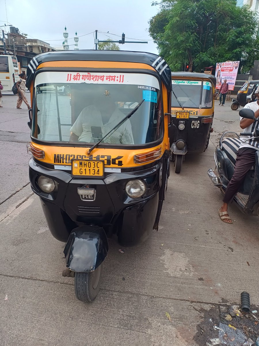Blocking the intersection waiting for sharing passengers at Equinox Atlas junction kurla.  Cops standing nearby not bothered as usual. <a href="/MTPHereToHelp/">Mumbai Traffic Police</a>
