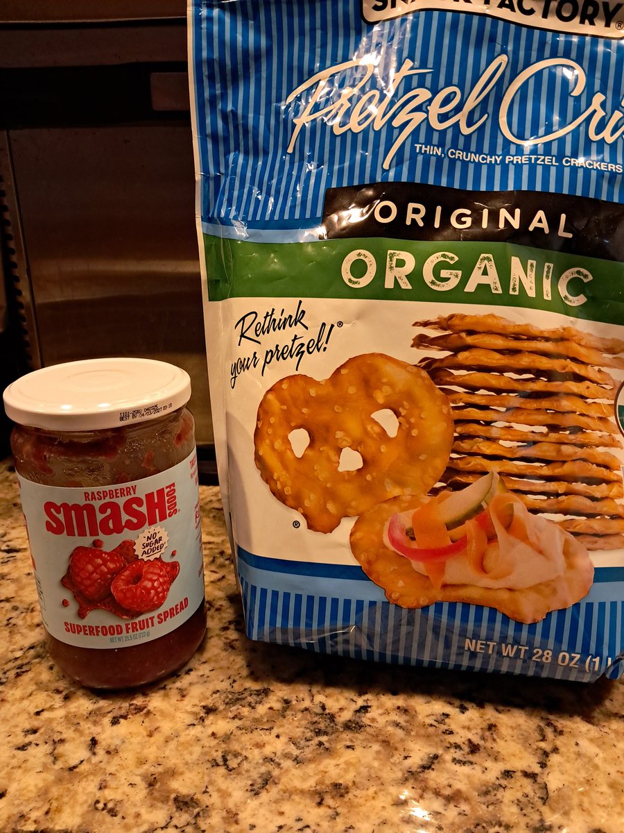 TheDadAesthetic's tweet image. Elite Costco Carb Hack
If you're a skinny boy who just can't seem to get enough carbs or complain about not having enough time to get carbs down pre-workout
Zero prep, 5 min, sweet, salty, crunchy bites of carb heaven
2 servings of Pretzel Crisps dipped into 4 tbs of…