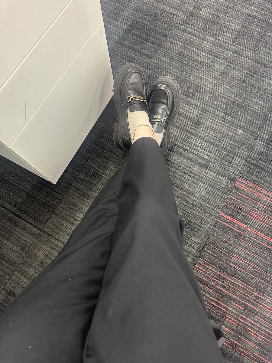 FittieFeet's tweet photo. Working HARD? Or Hardly working? #work #HARD https://t.co/cpW5kcdga9