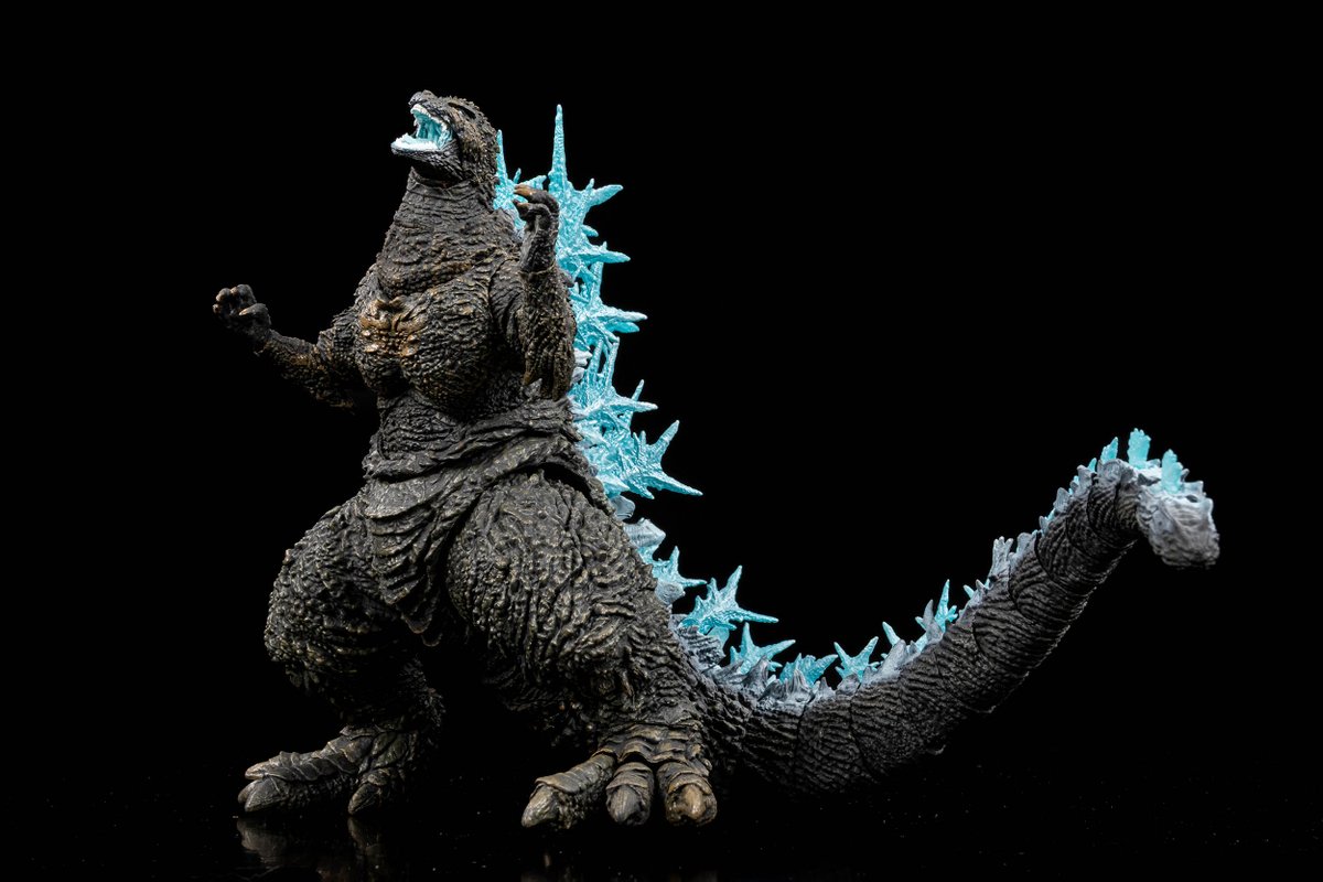 TAS_SHMA's tweet image. Here’s your first clear look at the upcoming S.H.MonsterArts Godzilla (2023) [Exclusive Edition]—which is being made available to the U.S. market as a San Diego Comic-Con 2025 event exclusive!

The figure features striking translucent dorsal fins enhanced with layered paint…