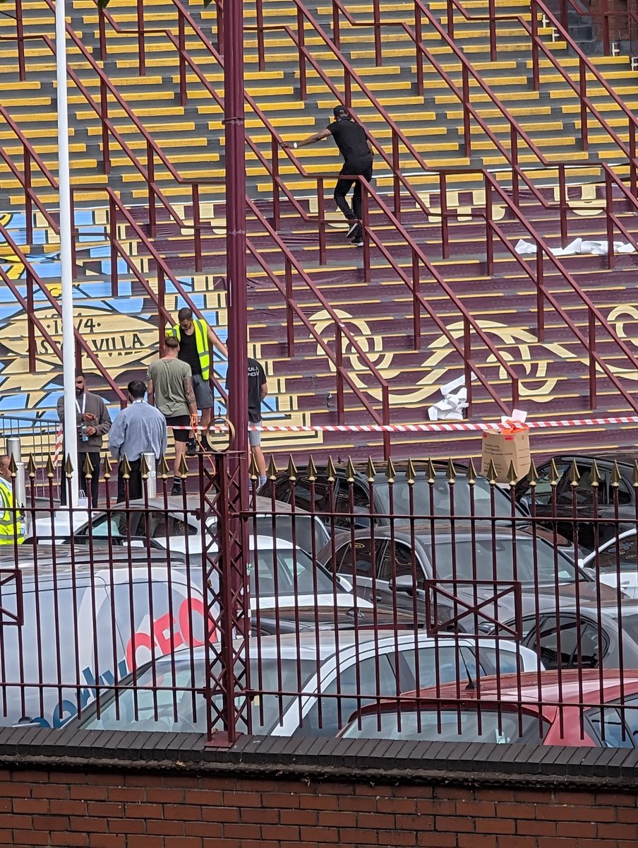 AVFCStatto's tweet image. New artwork on the Holte End steps it seems 😍

#AVFC | 📸 @SamirGaibee