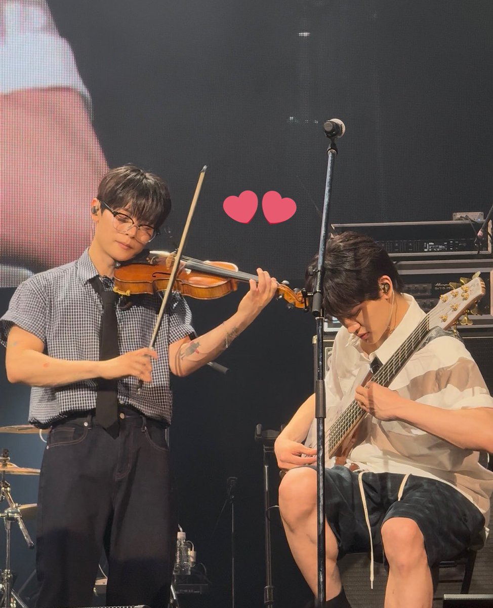 10月ぶりのルシあまりにも楽しかったからソンウン君とフェス被ったら絶対行くー！今月のヨスは行けないけどー！てか最近スケ被ること多いから仲良くなろー！！皆んな音楽大好き天使達だから絶対仲良くなれるよー！！🪽💗