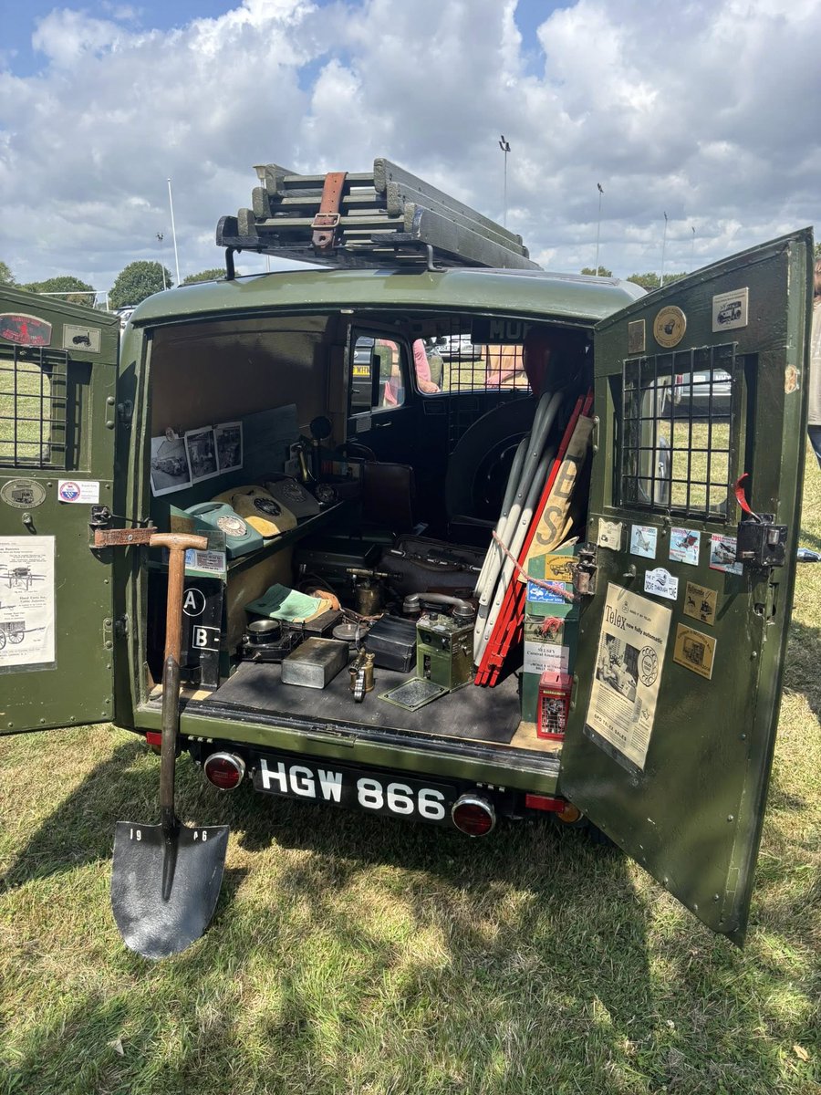 WeAreOpenreach's tweet image. Our vans have changed over time, but the dedication of our engineers remains constant, continuing to be the driving force behind the UK’s biggest broadband network 🚐

📷 by engineer Thomas Hughes: a 1946 Morris Z Series Post Office Telephone Engineers Van – a nod to our legacy!