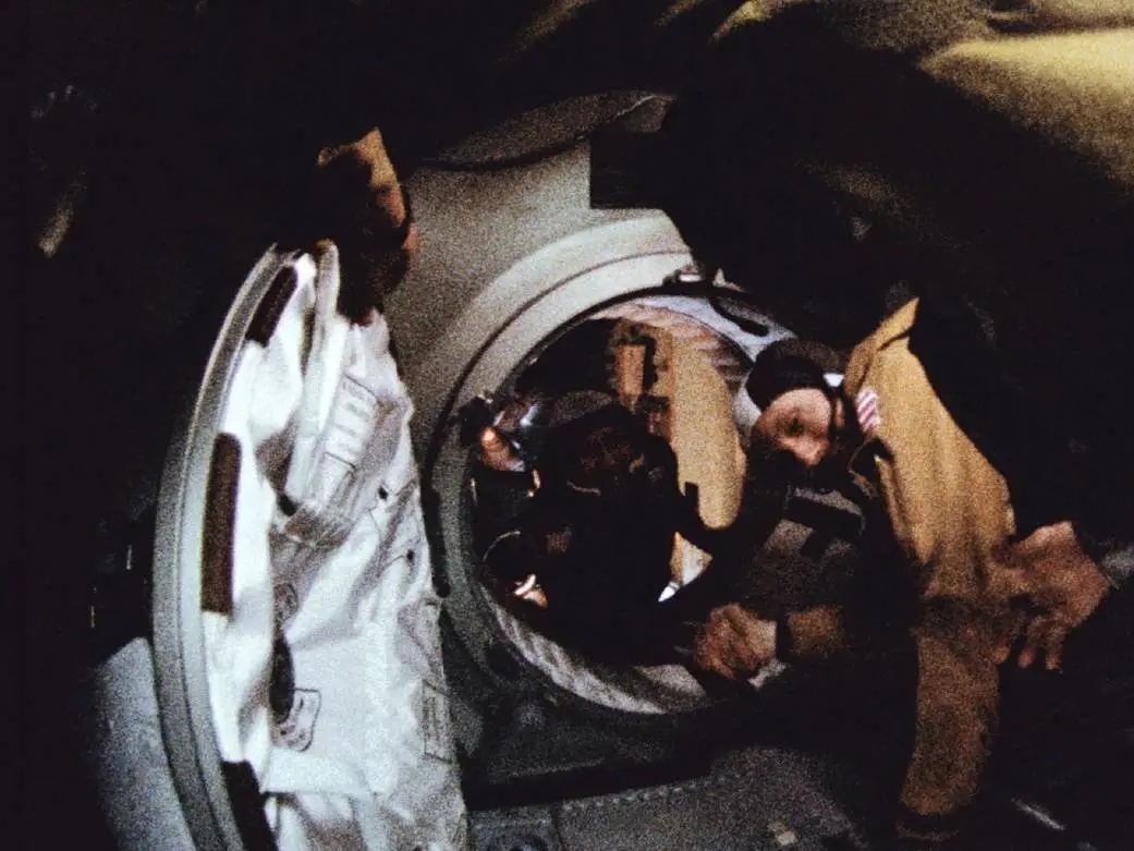 SpaceFoundation's tweet image. The handshake that transcended borders. 🤝
50 years ago, American and Soviet crews shook hands in orbit during the Apollo Soyuz mission, the first joint U.S. and Soviet spaceflight.
📸: NASA