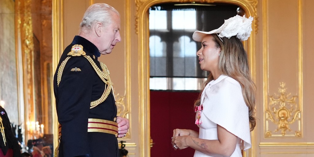 RoyalFamily's tweet image. 🎖️A huge congratulations to everyone who received their honours from The King at today’s investiture at Windsor Castle.
Amongst recipients were @leonalewis, who has been awarded an OBE for services to music, and Myleene Klass, who has been awarded an MBE for services to women’s…