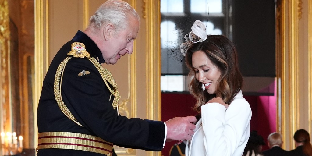 RoyalFamily's tweet image. 🎖️A huge congratulations to everyone who received their honours from The King at today’s investiture at Windsor Castle.
Amongst recipients were @leonalewis, who has been awarded an OBE for services to music, and Myleene Klass, who has been awarded an MBE for services to women’s…