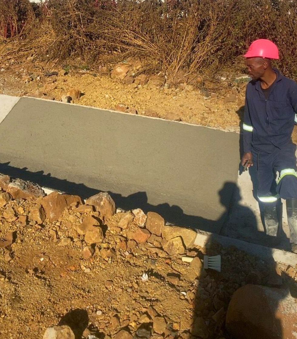 JDA_joburg's tweet image. 📍 Goudkoppies Landfill | Infrastructure Update
Progress continues at the GoudkoppiesLandfill site as the JDA, on behalf of @Pikitup, undertakes essential environmental infrastructure upgrades. 🏗️🌱
The scope of work includes:
🔹 Construction of a new temporary leachate pond
🔹…
