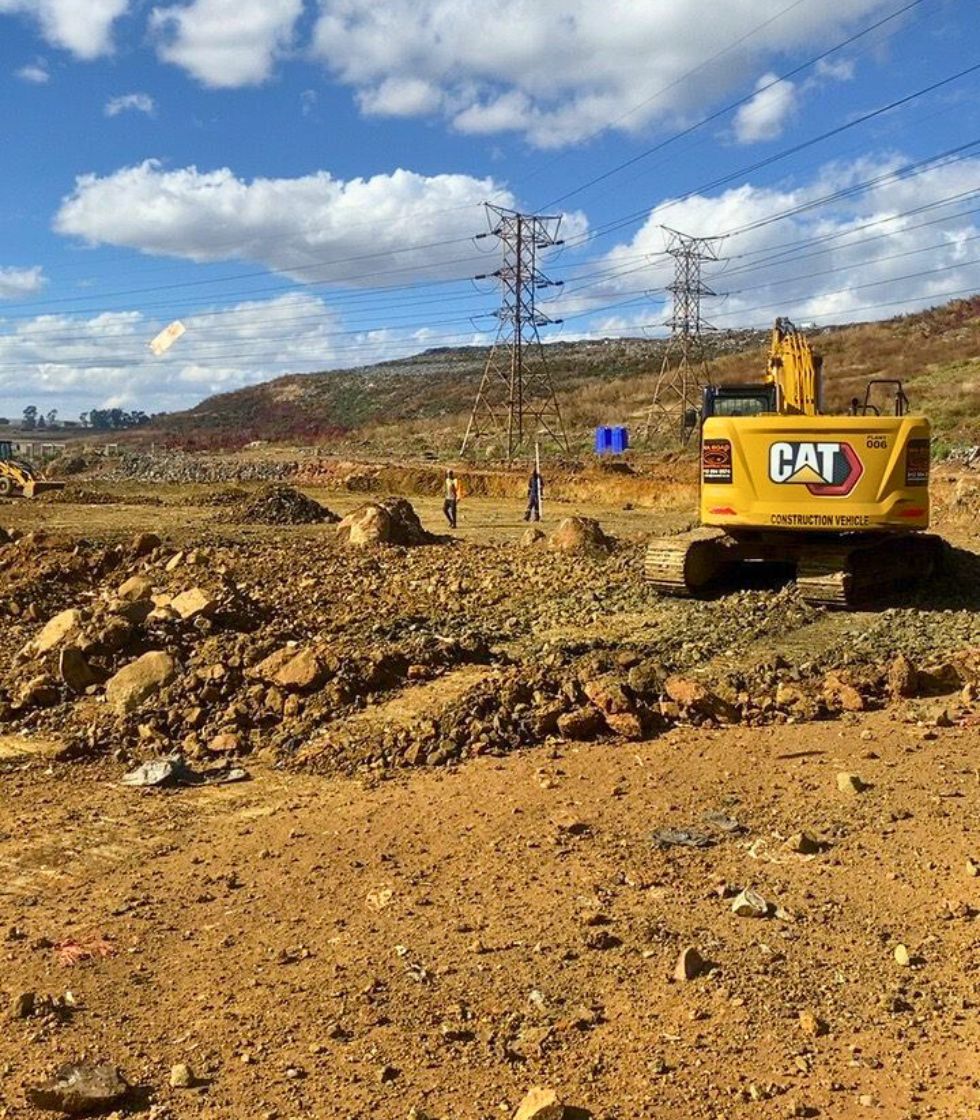 JDA_joburg's tweet image. 📍 Goudkoppies Landfill | Infrastructure Update
Progress continues at the GoudkoppiesLandfill site as the JDA, on behalf of @Pikitup, undertakes essential environmental infrastructure upgrades. 🏗️🌱
The scope of work includes:
🔹 Construction of a new temporary leachate pond
🔹…