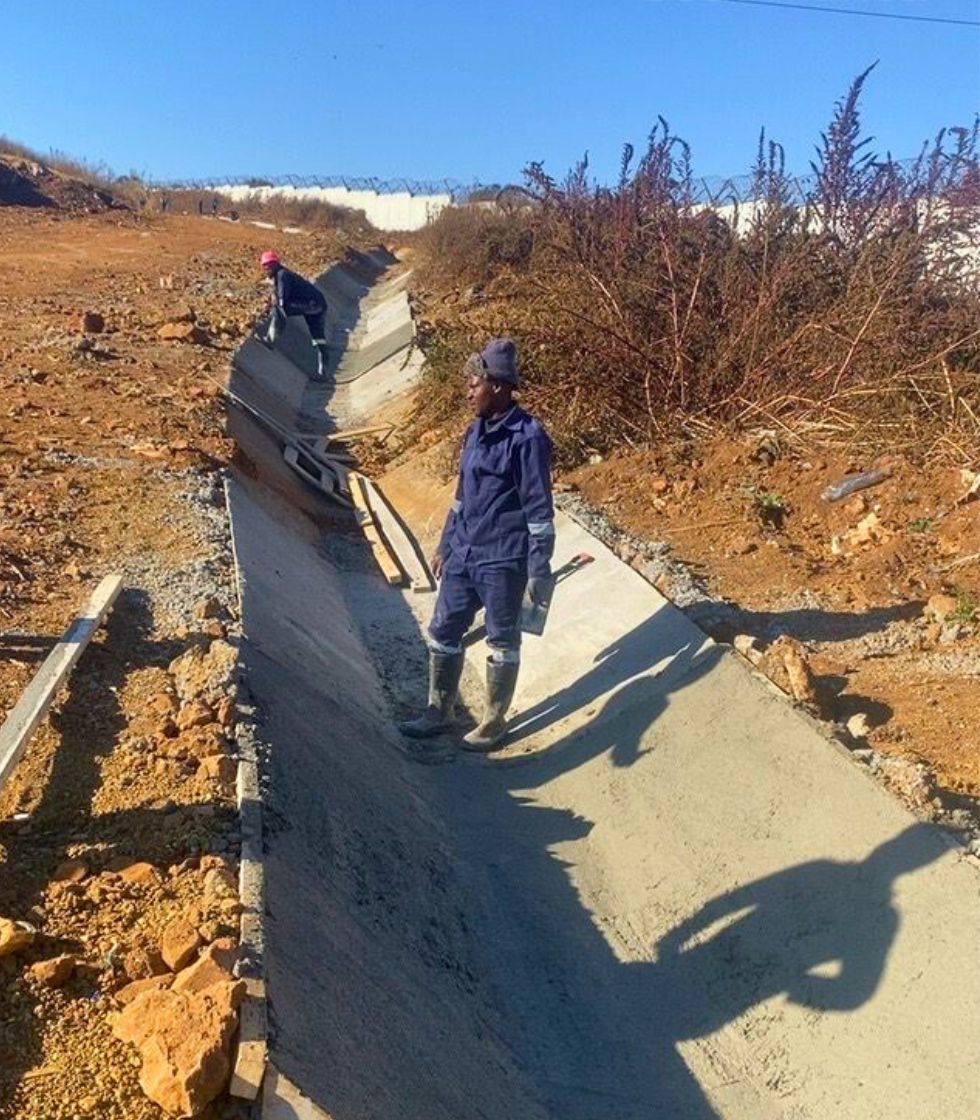 JDA_joburg's tweet image. 📍 Goudkoppies Landfill | Infrastructure Update
Progress continues at the GoudkoppiesLandfill site as the JDA, on behalf of @Pikitup, undertakes essential environmental infrastructure upgrades. 🏗️🌱
The scope of work includes:
🔹 Construction of a new temporary leachate pond
🔹…