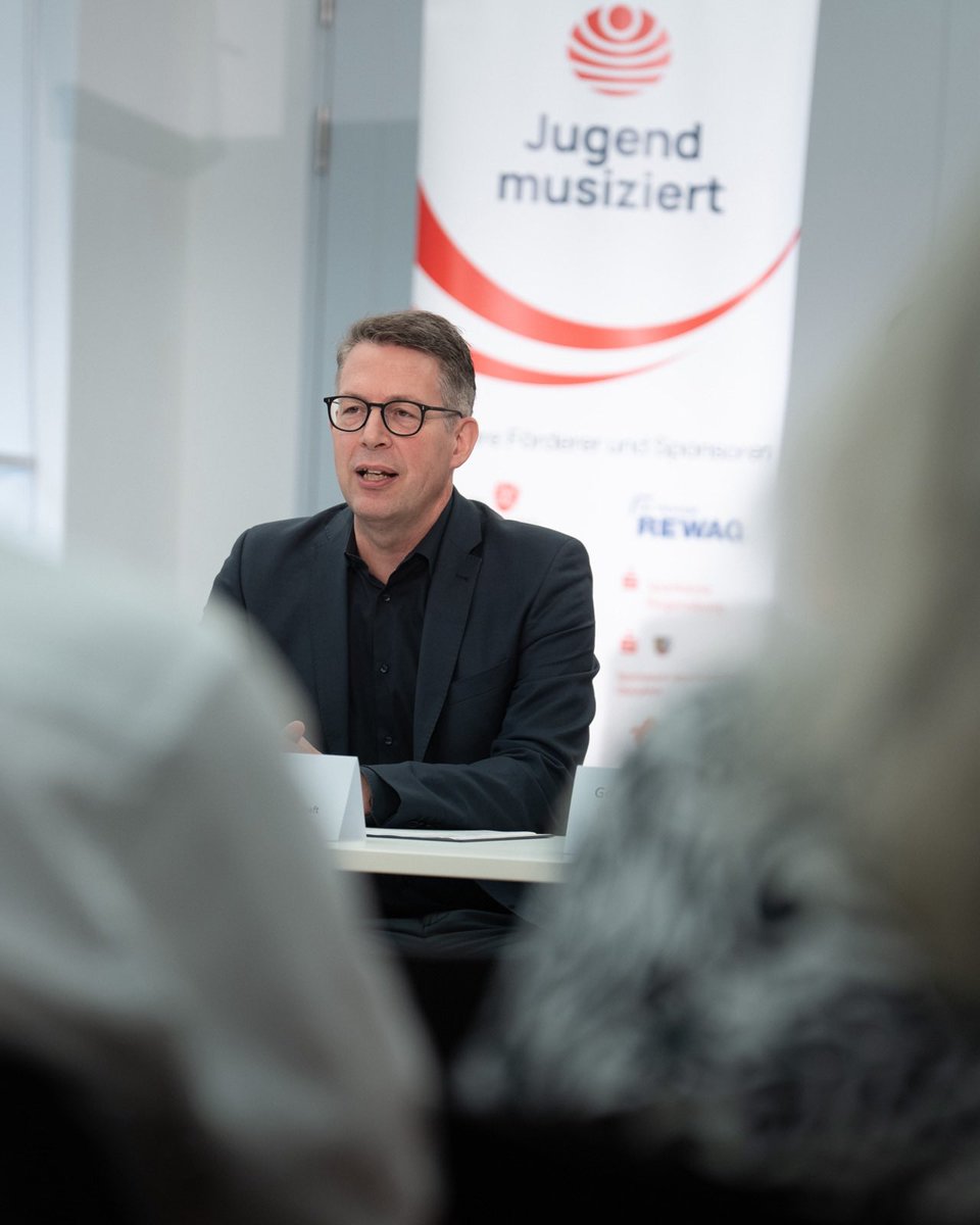StMWK_Bayern's tweet image. Zurück in Bayern: Nach 13 Jahren kehrt Deutschlands bedeutendster #Nachwuchswettbewerb im Bereich #Musik zurück in den Freistaat 🥳: Regensburg und @muenchen sind gemeinsame Gastgeber des Bundeswettbewerbs „Jugend musiziert“ 2026. 🎶🤝 #jugendmusiziert