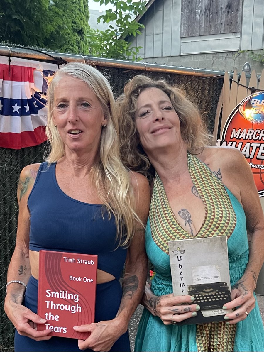 dl_scarpe's tweet image. Two sisters, two books, and lots of tattoos between us!
Ubermensch link:
amazon.com/%C3%9Cbermensc…
Smiling Through the Tears link:
amazon.com/dp/B0FD86D1S9/…