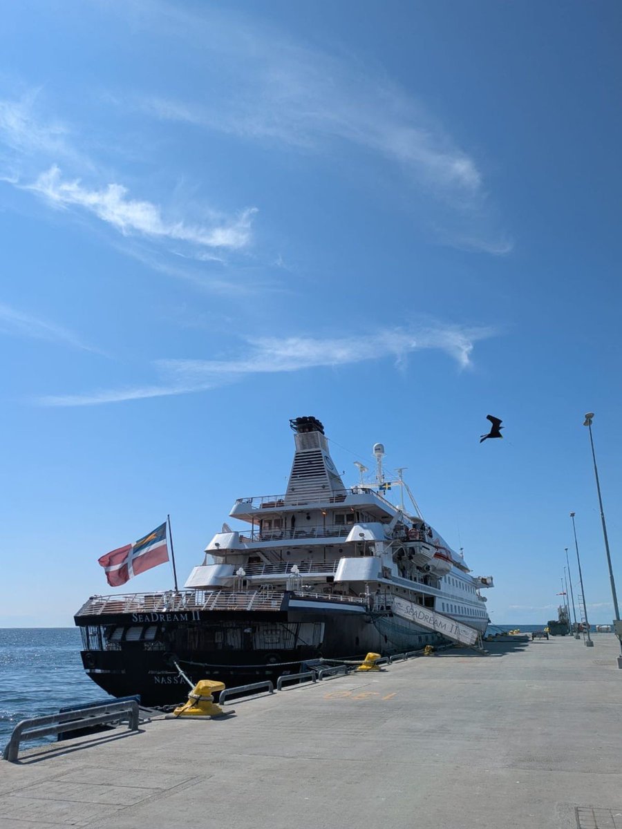 Medieval walls, blooming gardens, and UNESCO-listed beauty. Visby is the crown jewel of Gotland, and one of our favorite SeaDream stops.

#ItsYachtingNotCruising #SeaDreamYC