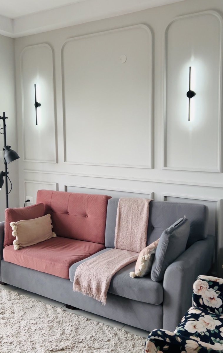 olangana_design's tweet image. Living area Design By Olangana.!

Pastel paradise meets charm! 🏠✨ 
The Living area is a serene blend of teal pastel and Beige.
But the real showstopper? The Victorian wall panelling and bold-colored sofa that adds a pop of contrast to the space! 💥 

#LivingRoomGoals