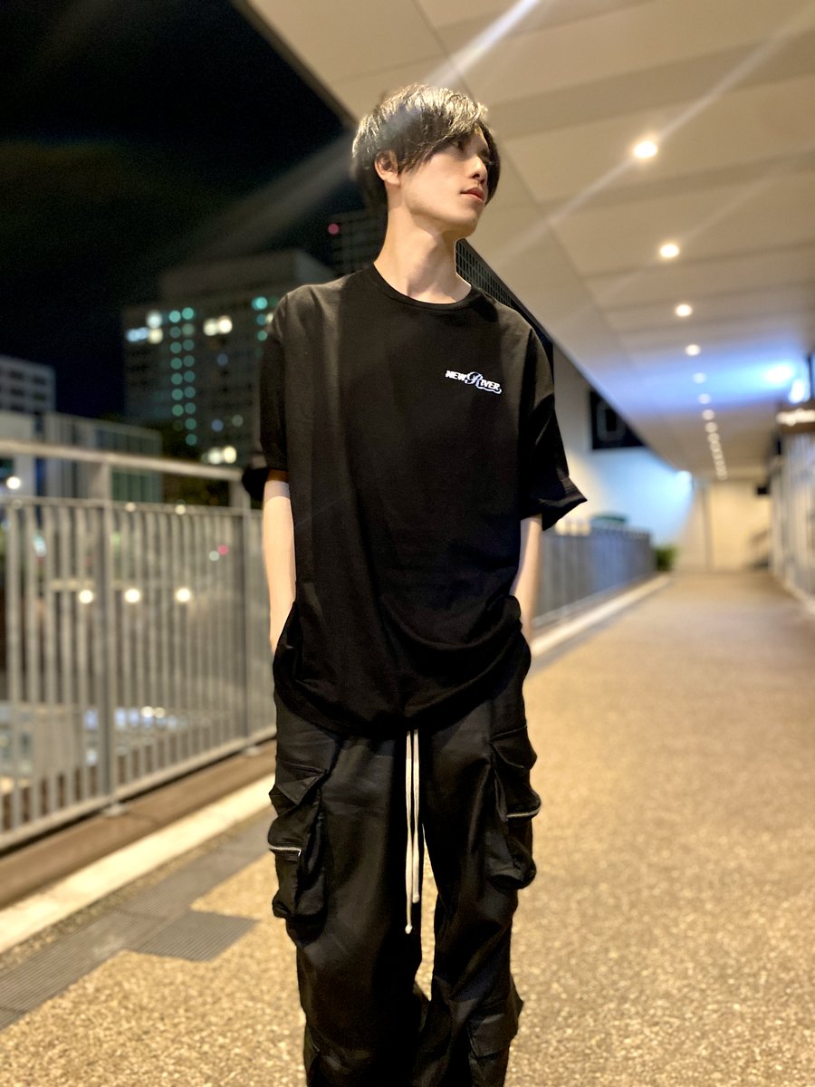 NR_NEWRIVER's tweet image. 待望のビックシルエットTシャツ発売！  

▼ショップリンク 
newriver.booth.pm 

▼公式Instagram 
instagram.com/nr_newriver/ 

▼Model  
Ka1To -カイト-
Instagram：instagram.com/_planets.king1…

#NEWRIVER 
#パーカー 
#オーバーサイズ