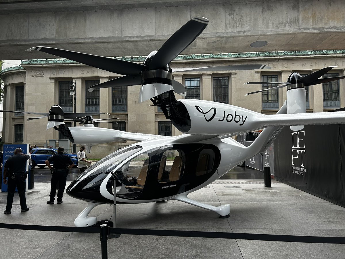 MRobbinsAUVSI's tweet image. Good morning, beautiful. Wonderful to see @jobyaviation on display at the entrance to @reindsummit
