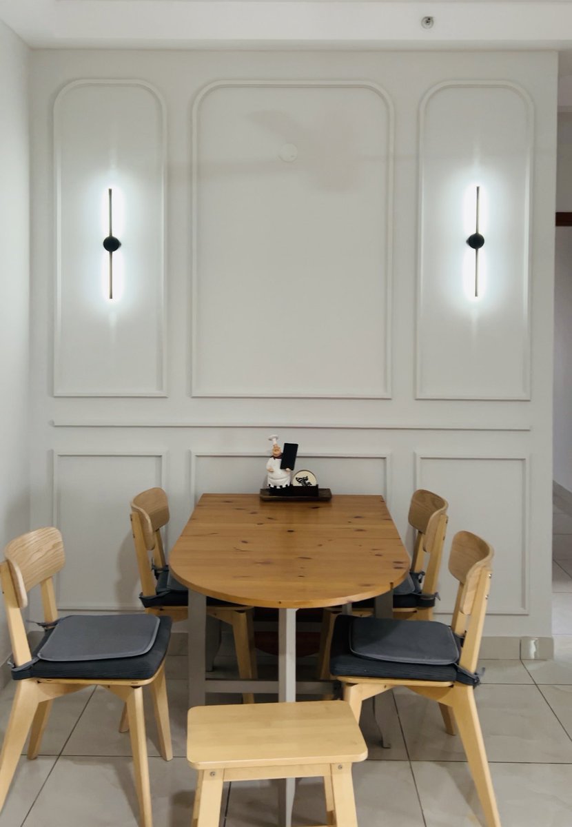 olangana_design's tweet image. Pastel paradise.
The Foyer, Dining, and Living area are a serene blend of soothing hues - beige and brown foyer, grey dining area, and teal pastel living room. 
But the real showstopper? The Victorian wall panelling and bold-colored sofa that adds a pop of contrast to the space!