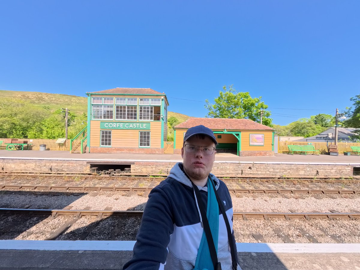 JRailVolunteer's tweet image. Just to let you know I have changed my display name from A Trainspotter From Berkshire to J Railway Volunteer to reflect my Volunteering and my love for Railways. Also, my handle has changed to JRailVolunteer which I find looks smarter.