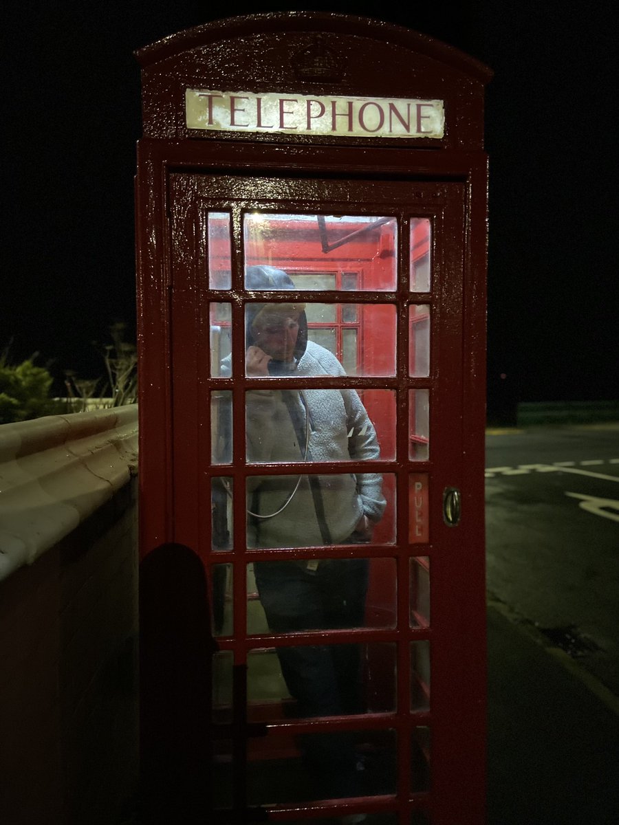 RTERadio1's tweet image. Tonight on Caravan Radio with Irish songwriter @OisinLeechMusic Nick Power of The Coral phones in with an exclusive reading and a song request. 🎶
There’s also a message from Máiréad Ní Mhaónaigh of Altan on one of her early recordings. Plus music from Tommy Makem, Davy Hammond,…