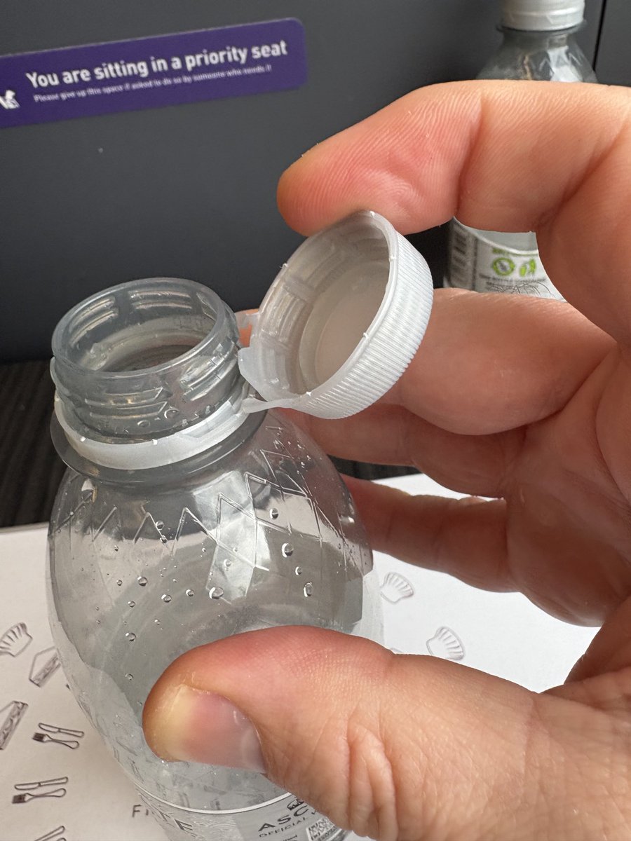 Deesy_76's tweet image. Can anyone explain to me why? Why are these so frustrating and utterly pointless! 🤡🌏 #firstworldproblem