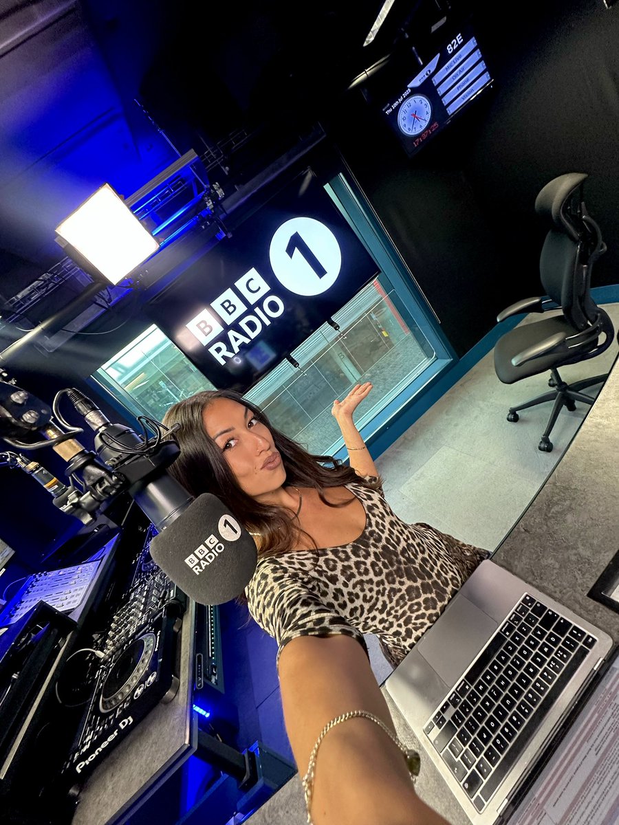 Jess Iszatt (@jjiszatt) on Twitter photo Catch up on my <a href="/BBCR1/">BBC Radio 1</a> show hereee... new tune of the week, For Fans Of Lewis Capaldi, and a mid summer chill mix.
Lmk which your fave on the line up is and it *could* get heard on the show next week 🌚
bbc.co.uk/sounds/play/m0… Catch up on my <a href="/BBCR1/">BBC Radio 1</a> show hereee... new tune of the week, For Fans Of Lewis Capaldi, and a mid summer chill mix.
Lmk which your fave on the line up is and it *could* get heard on the show next week 🌚
bbc.co.uk/sounds/play/m0…