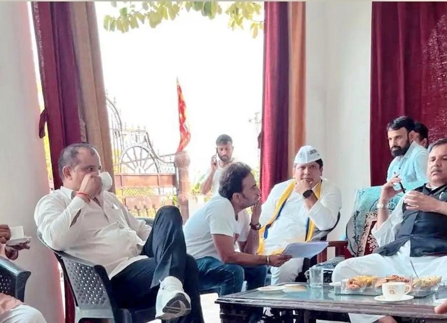 हिमांशु राणा की आज मेरठ में आम आदमी पार्टी के राज्य सभा सांसद संजय सिंह जी से मुलाकात: #स्कूल_बचाओ_अभियान