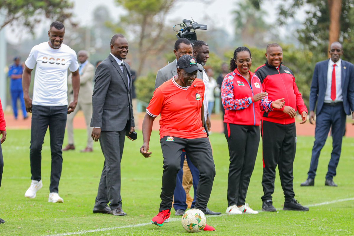 I sincerely thank H.E. President William Ruto for visiting Harambee Stars at Kasarani today, together with Sports CS Salim Mvurya, Defence CS Soipan Tuya, Sports PS Elijah Mwangi, and other distinguished leaders.

We are truly grateful to the government for the continued support