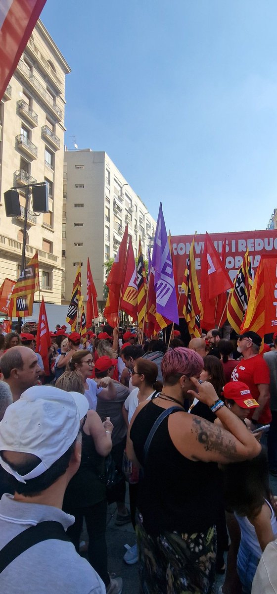 CCOO VORMAROS | ☎️933 100 000 💻consulta.ccoo.cat (@ccoovormaros) on Twitter photo Avui <a href="/ccoovormaros/">CCOO VORMAROS | ☎️933 100 000 💻consulta.ccoo.cat</a> <a href="/ccoocatalunya/">CCOO de Catalunya</a> ens hem concentrat davant de Foment del Treball per exigir la reducció de jornada i convenis dignes. Avui <a href="/ccoovormaros/">CCOO VORMAROS | ☎️933 100 000 💻consulta.ccoo.cat</a> <a href="/ccoocatalunya/">CCOO de Catalunya</a> ens hem concentrat davant de Foment del Treball per exigir la reducció de jornada i convenis dignes.