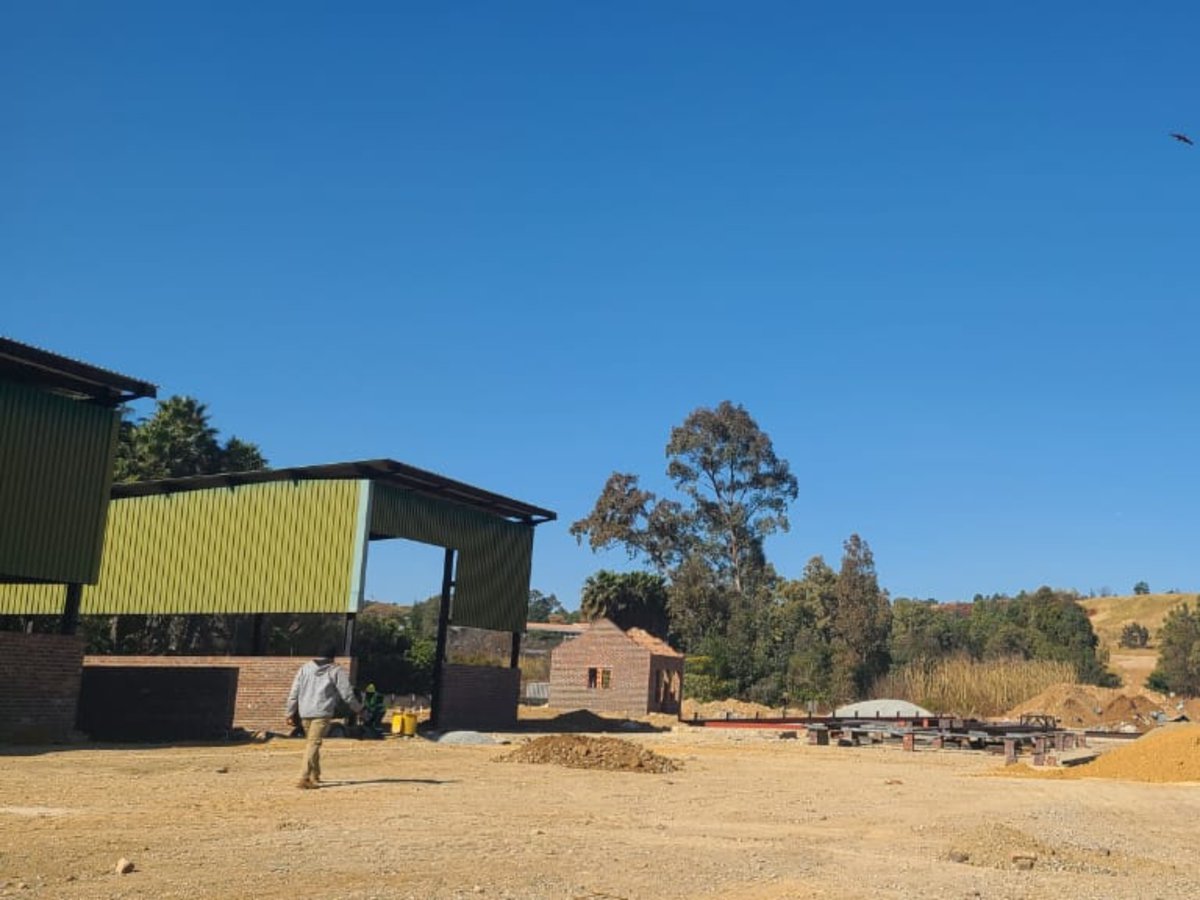JDA_joburg's tweet image. 📍 Linbro Landfill Site | Construction Update
Construction is well underway at the Linbro Landfill site! 🧱🚧
The JDA, on behalf of Pikitup, is delivering critical infrastructure that includes:
🔹 A sorting facility for reclaimers
🔹 A stormwater management system
🔹 Access…